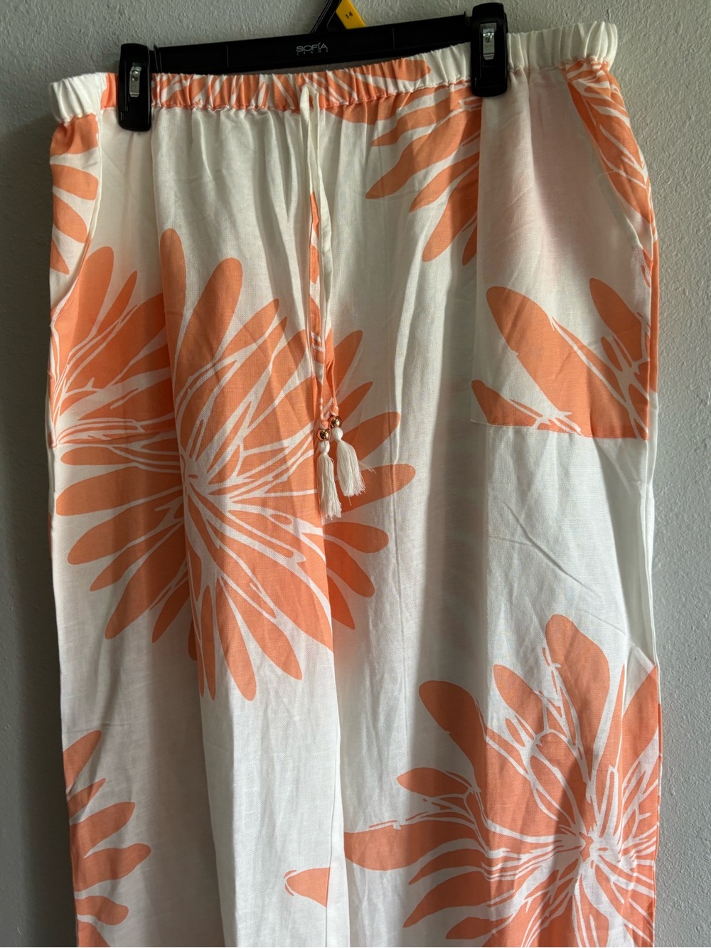 Women’s Floral Two-Piece Pantsuit - Peach & White - Picture 7 of 7